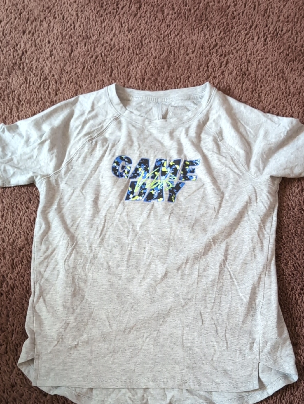 Athletic Works Light Gray Short Sleeve Tee with Blue Graphic